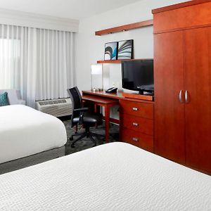 Queen Room Two Queen Beds Hearing Accessible